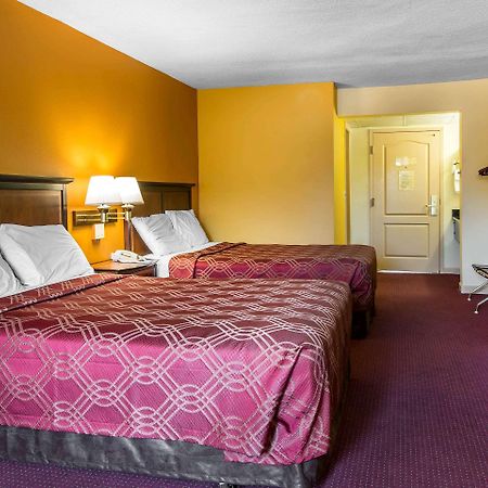 Econo Lodge At Six Flags Остелл Экстерьер фото