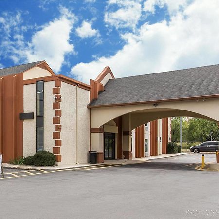 Econo Lodge At Six Flags Остелл Экстерьер фото
