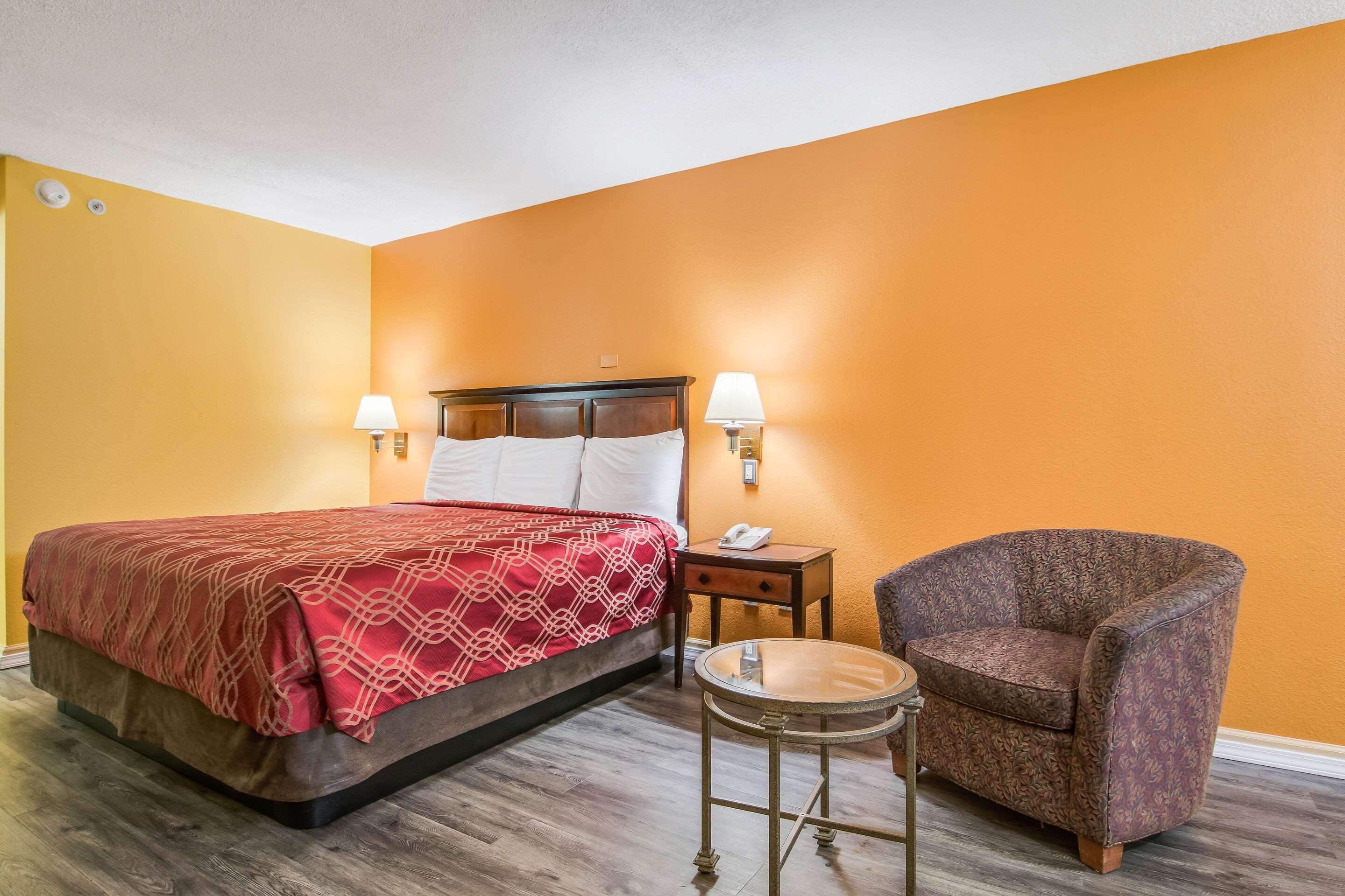 Econo Lodge At Six Flags Остелл Экстерьер фото