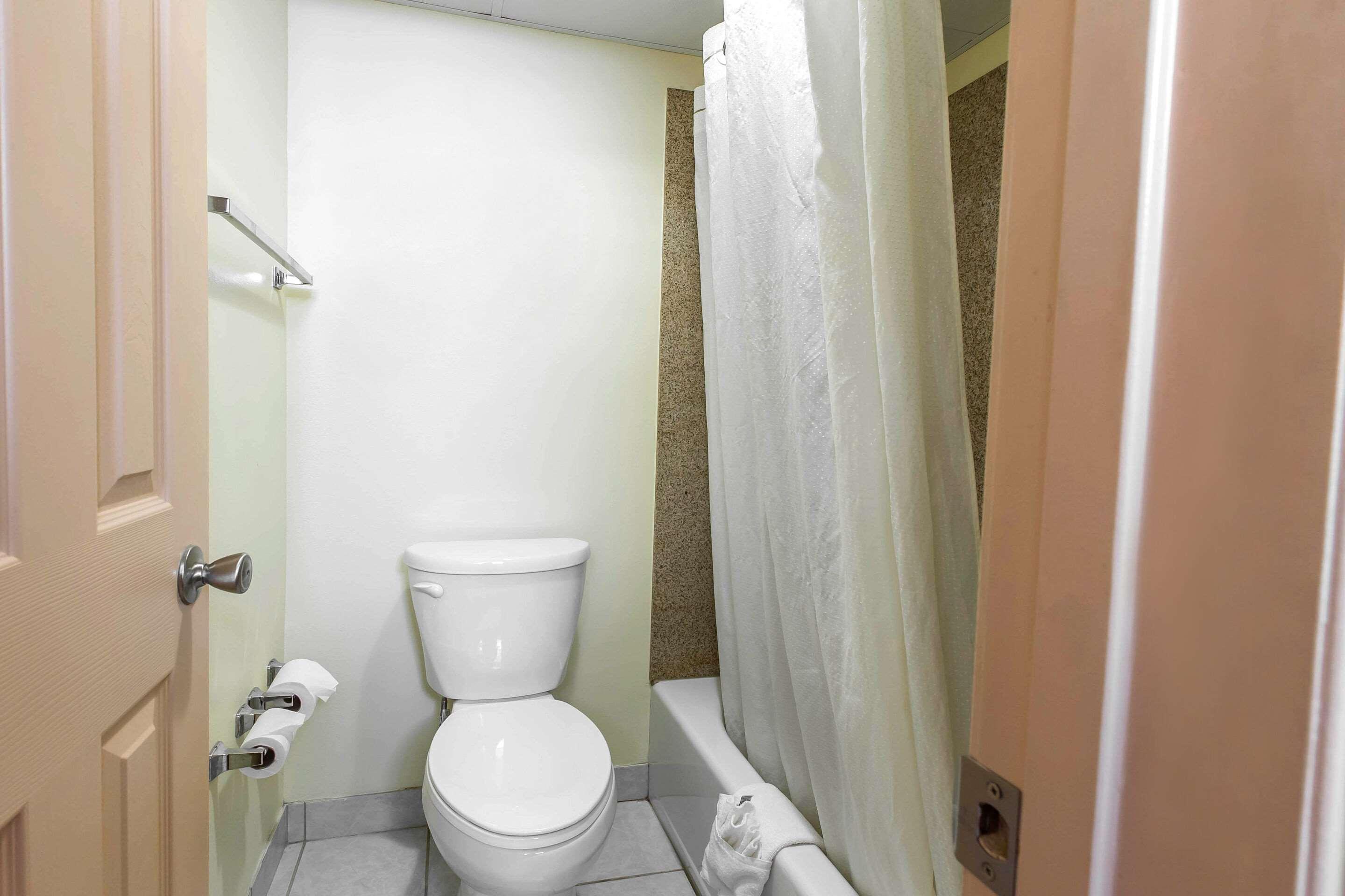 Econo Lodge At Six Flags Остелл Экстерьер фото