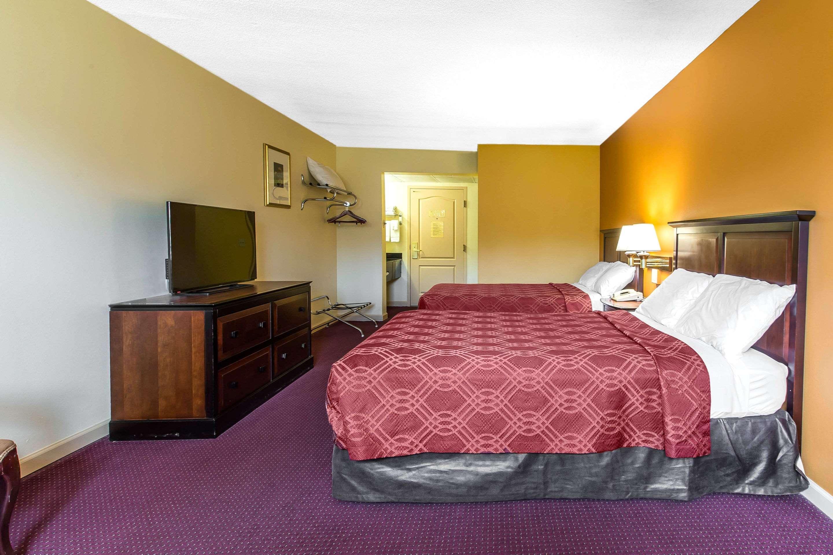 Econo Lodge At Six Flags Остелл Экстерьер фото
