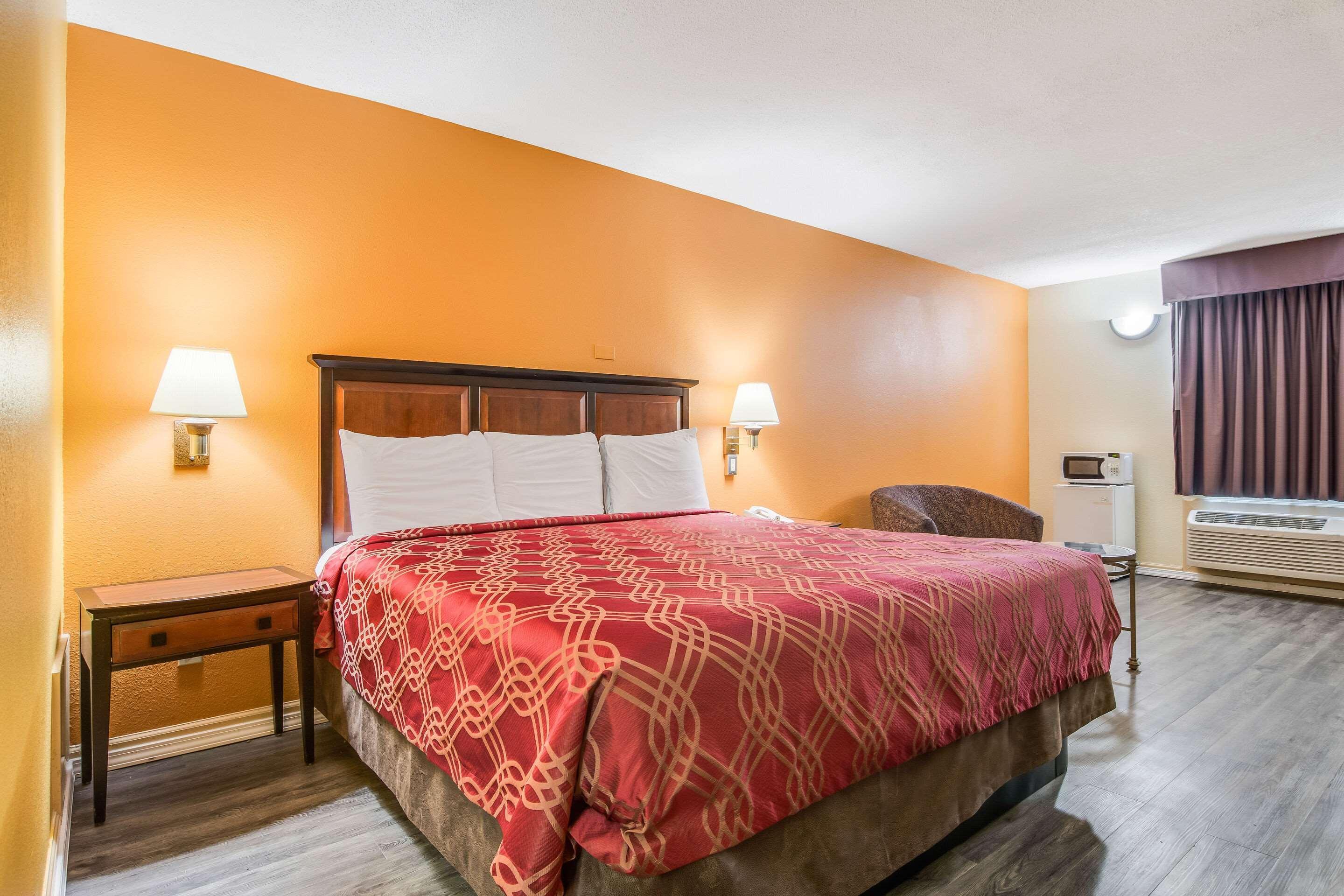 Econo Lodge At Six Flags Остелл Экстерьер фото