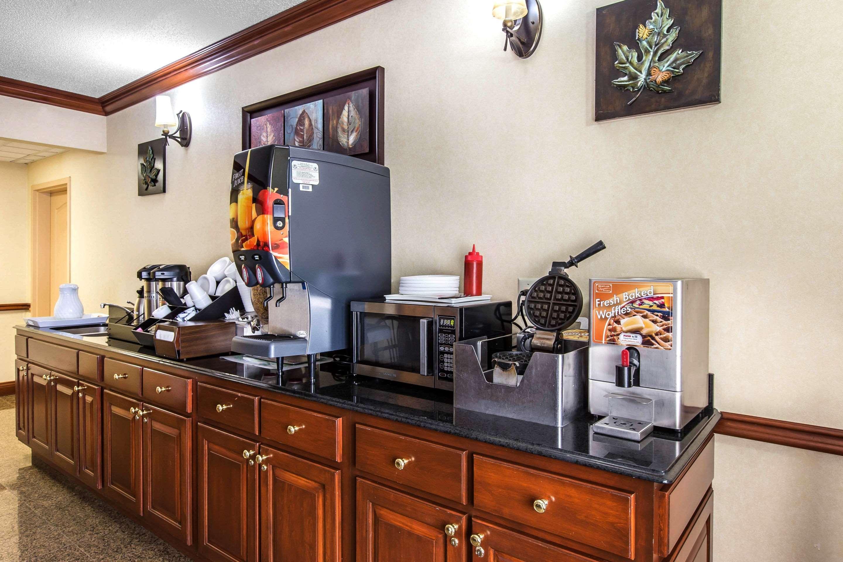 Econo Lodge At Six Flags Остелл Экстерьер фото
