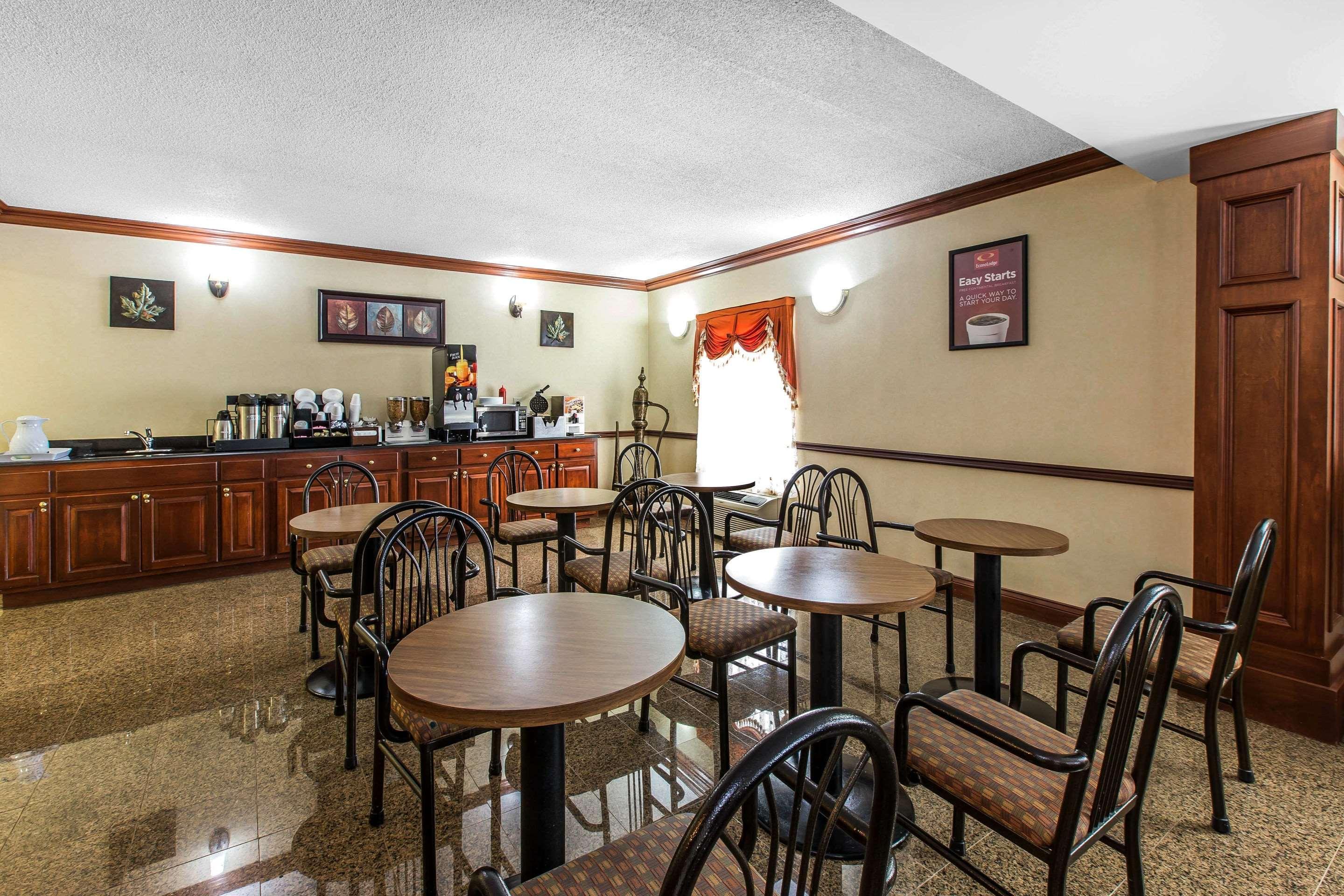Econo Lodge At Six Flags Остелл Экстерьер фото